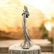 STATUETKA ŚLUBNA PANNA MŁODA Z LILIĄ VERONESE (WU73412A4)