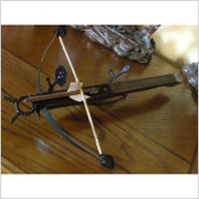 MINIATURKA KUSZY DREWNIANEJ Z XV W (AG0F.01) WŁOCHY