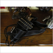 CZARNY SKÓRZANY PAS Z NABOJAMI NA JEDEN REWOLWER (707) Denix