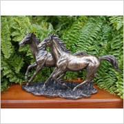 RZEŹBA WSPANIAŁE KONIE W GALOPIE - VERONESE (WU76436A4) Veronese