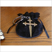 ZŁOTY BRELOCZEK Z KRZYŻEM TEMPLARIUSZY (AGKR/12.01) Płatnerze hiszpańscy