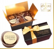 Pralinki-w-małym-kuferku-/12-pralin/ Chocobox