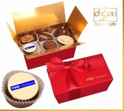 Czekoladki-w-małym-czerwonym-kuferku-/12-pralin/ Chocobox