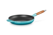 Le Creuset - Patelnia Signature z drewnianym uchwytem 28 cm Karaibski Zapłać później z PayPo Le Creuset