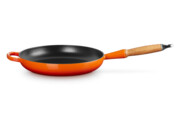 Le Creuset - Patelnia Signature z drewnianym uchwytem 28 cm Płomienny Zapłać później z PayPo Le Creuset