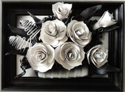 Czarno biały obraz kwiatowy w drewnianej czarnej ramie - prezent dla kobiety, mamy ART DECO