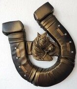Podkowa na szczęście z płaskorzeźbą konia z oryginalnymi podkowiakami na prezent do nowego domu ART DECO