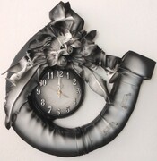 Czarno - Biała podkowa z zegarem ze skóry RĘKODZIEŁO ART DECO