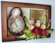 Obraz z płaskorzeźbą ŚWIĘTEJ RODZINY - prezent z okazji Jubileuszu 50-tej Rocznicy Ślubu + dedykacja (1) (1) ART DECO