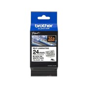Taśma Brother samolaminująca 24mm x 8m czarny nadruk/białe tło