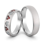 Obrączki ślubne z białego złota z sercami i rubinowymi cyrkoniami - Au-1018