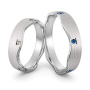 Obrączki srebrne falowane z cyrkoniami i szafirami - wzór Ag-465