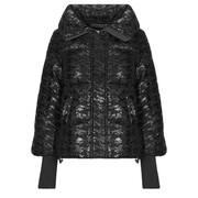 Kurtki pikowane Guess MELIE HOUNDSTOOTH PUFFER Manufacturer