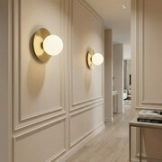 Kinkiet Milano Aura gold pojedyńcza mleczna kula