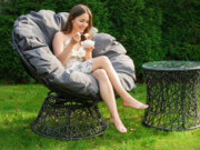 Fotel obrotowy z szarego technorattanu