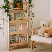 Drewniany regał - biblioteczka sensoryczna