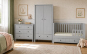 Zestaw mebli niemowlęcych Allpin Grey – szafa, komoda i łóżeczko 70x140 z barierką gratis