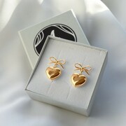 Kolczyki kokardki z serduszkami