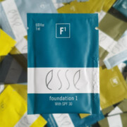 ESSE FOUNDATION 1 MINI WERSJA Podkład probiotyczny z ochroną SPF30 (odcień najjaśniejszy 01) (1 ml)