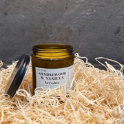 bekindle Świeca Sojowa o zapachu becalm Sandal Wood & Vanilla 180ml