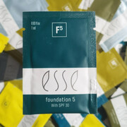 ESSE FOUNDATION 5 MINI WERSJA Podkład probiotyczny z ochroną SPF30 (odcień ciemny 05) (1 ml)