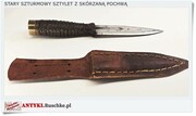 Stary sztylet szturmowy w skórzanej pochwie