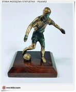 Statuetka mosiężna Piłkarz z piłką