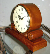 Zegar kominkowy z czytelną dużą tarczą