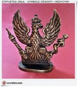 Orzeł z symbolami oświaty i medycyny
