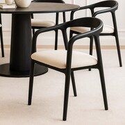 Krzesło drewniane KATE – lite dębowe, gięte oparcie, tapicerowane siedzisko bouclé Now or Never