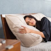 Poduszka dzienna TRIANGEL VELVET 140 cm jasny beż Visby