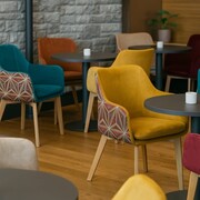 Krzesło Huan Malawi — granatowy aksamit Bluvel 86 + artystyczny tył MALAWI ATREVE – personalizowane krzesła i hokery, polska produkcja