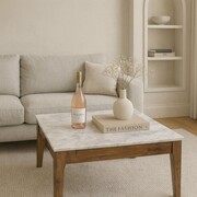 Stolik kawowy Venezia – biały marmur + brązowe drewno mango Marmoholz — nowoczesna elegancja w drewnie i marmurze