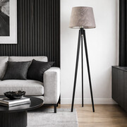 Drewniana lampa stojąca na trzech nogach CURACAO do nowoczesnego salonu