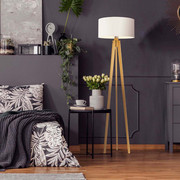 Nowoczesna lampa podłogowa do salonu MIAMI z drewnianą podstawą