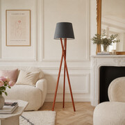Designerska lampa stojąca na trójnogu z drewna ANDORA do salonu lub sypialni