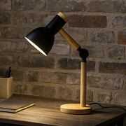 Czarna lampa biurkowa z regulowanym ramieniem FINN w stylu loftowyn