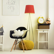 Chromowana lampa podłogowa z czerwonym abażurem w stylu art deco RENO