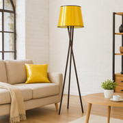 Drewniana lampa stojąca na trójnogu w stylu glamour ANDORA MIRROR ze złotym abażurem