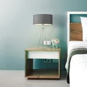 Srebrna lampka nocna na trójnogu w stylu skandynawskim ALTA