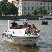 Spokojny rejs jachtem motorowym – Wrocław