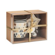 Świąteczny zestaw zawierający ceramiczny kubek, zaparzacz oraz mini talerzyk PromoFriends