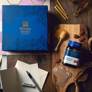 Miód Manuka MGO™ 100+ zestaw prezentowy z czerpakiem do miodu Manuka Health New Zealand Limited